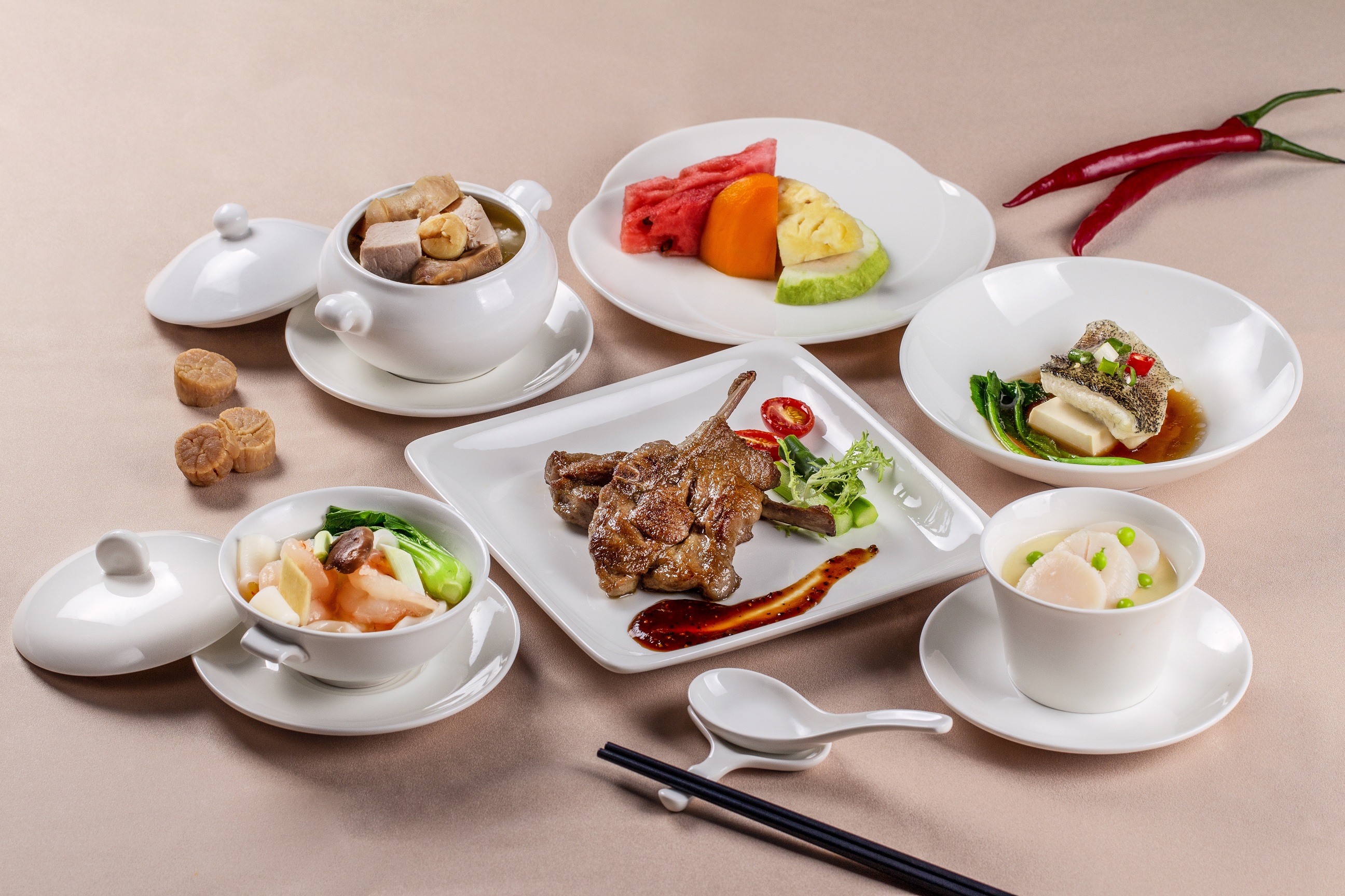 彩豐樓_特色套餐 
正宗粵式料理以食材的原始風味為出發，加上主廚巧思，運用在地食材，道道都展現粵菜的精髓文化與台南的熱情好客。
