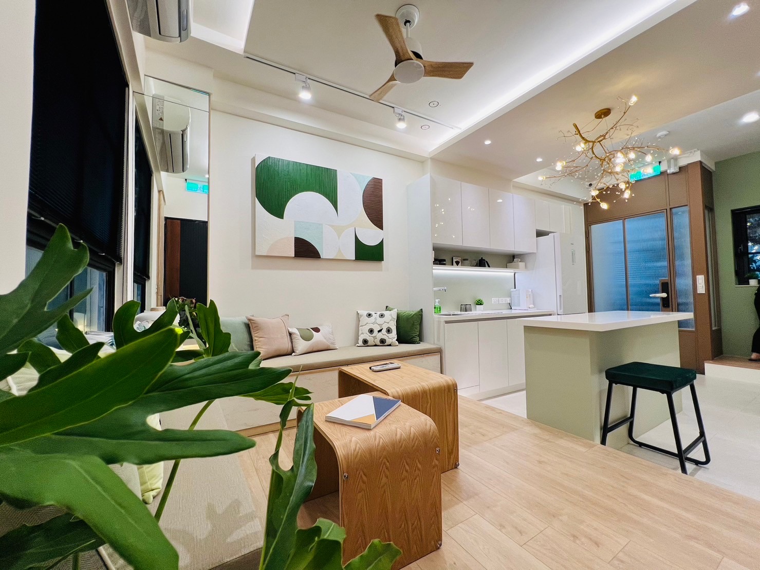 ダッチ・ライト・トラベル1