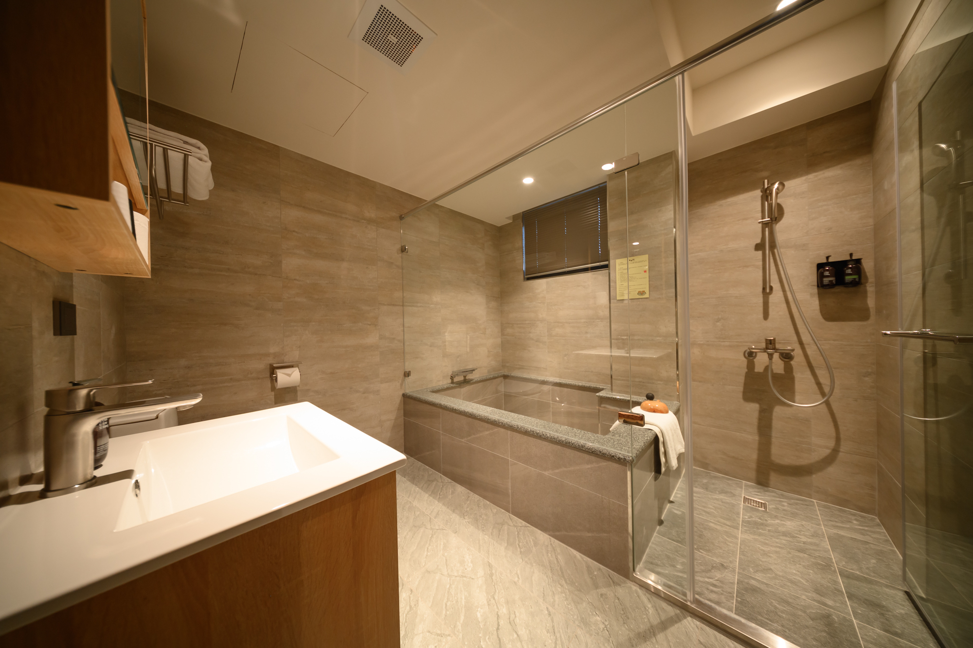  Hotel East Group26
