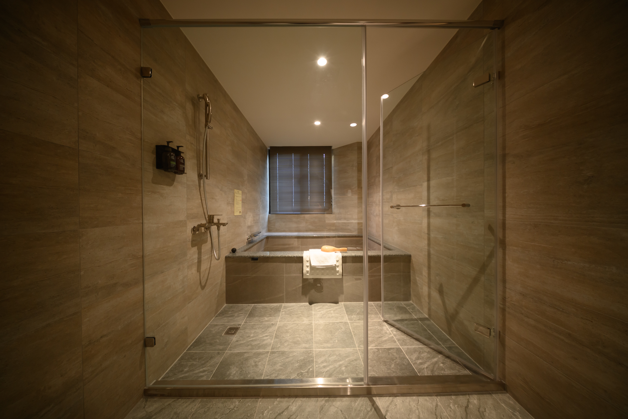  Hotel East Group27