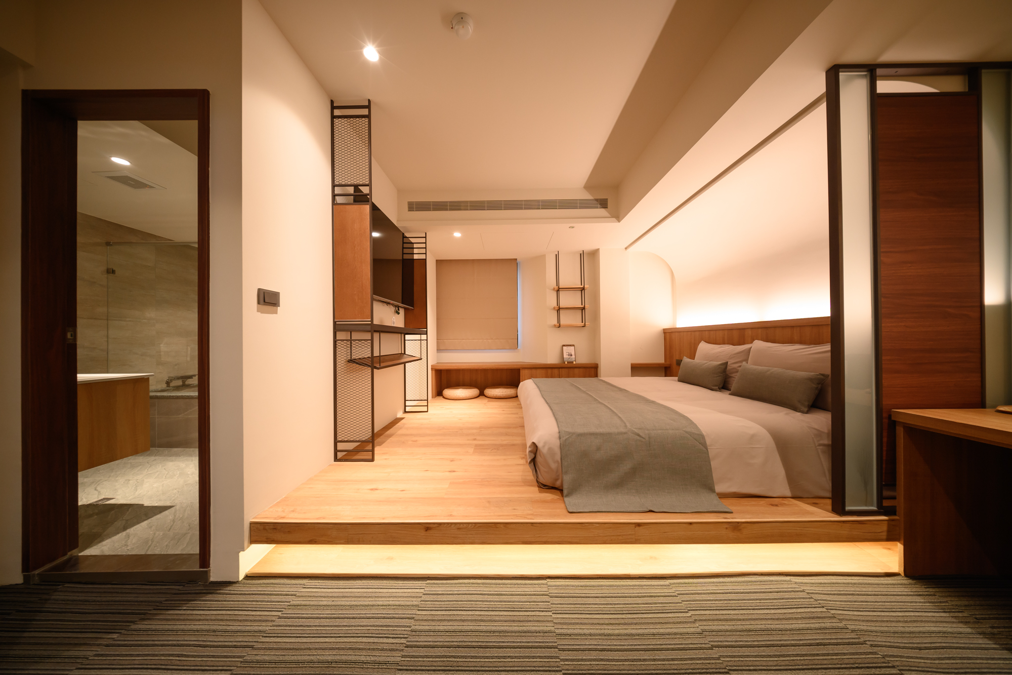  Hotel East Group25
