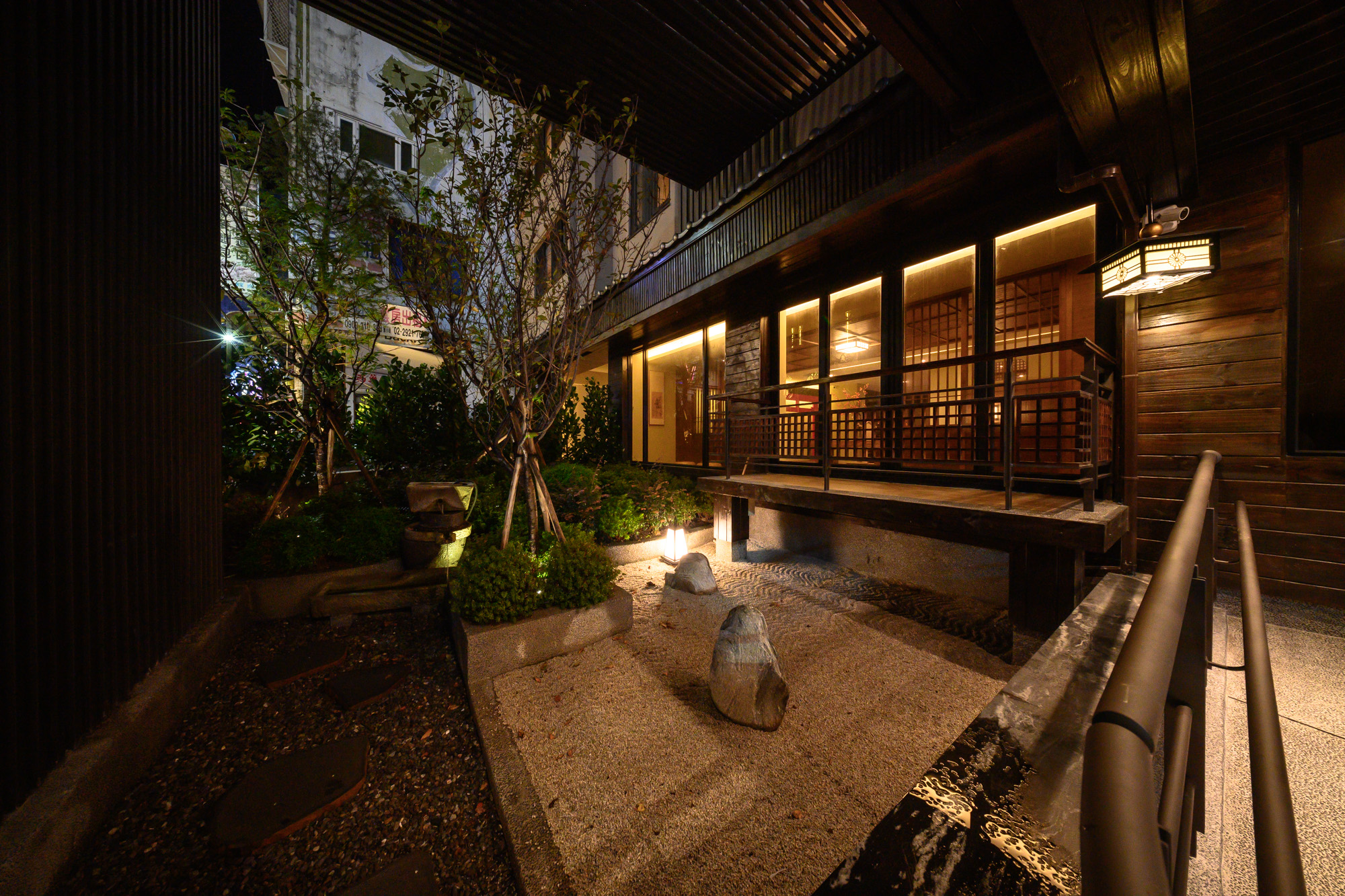  Hotel East Group12