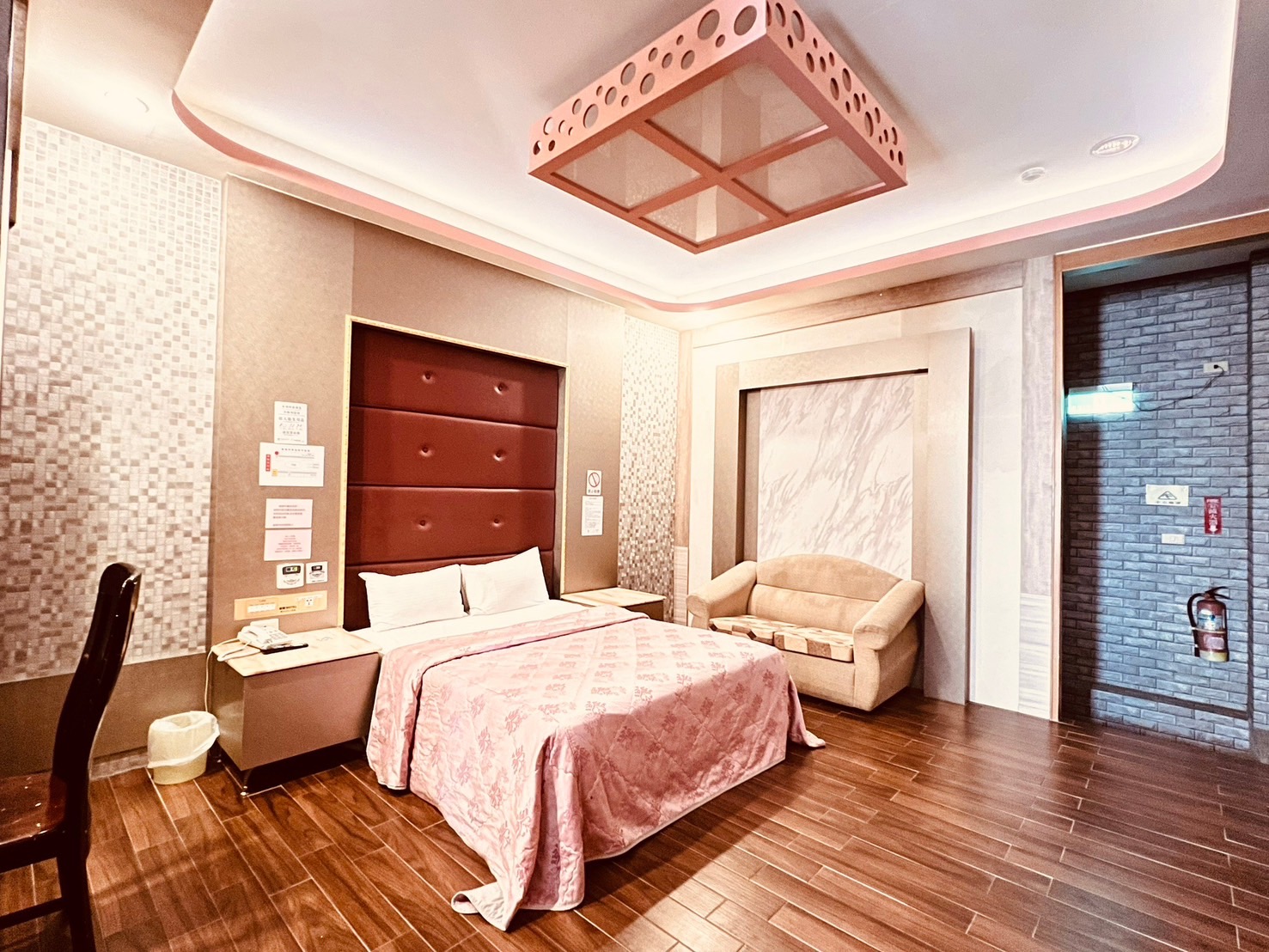 富晴汽車旅館42