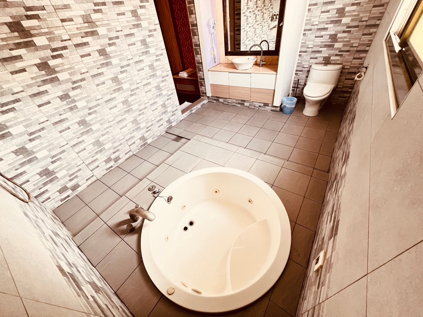 富晴汽車旅館24