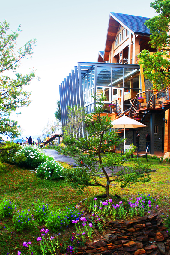 SPRING GARDEN CHATEAU-1