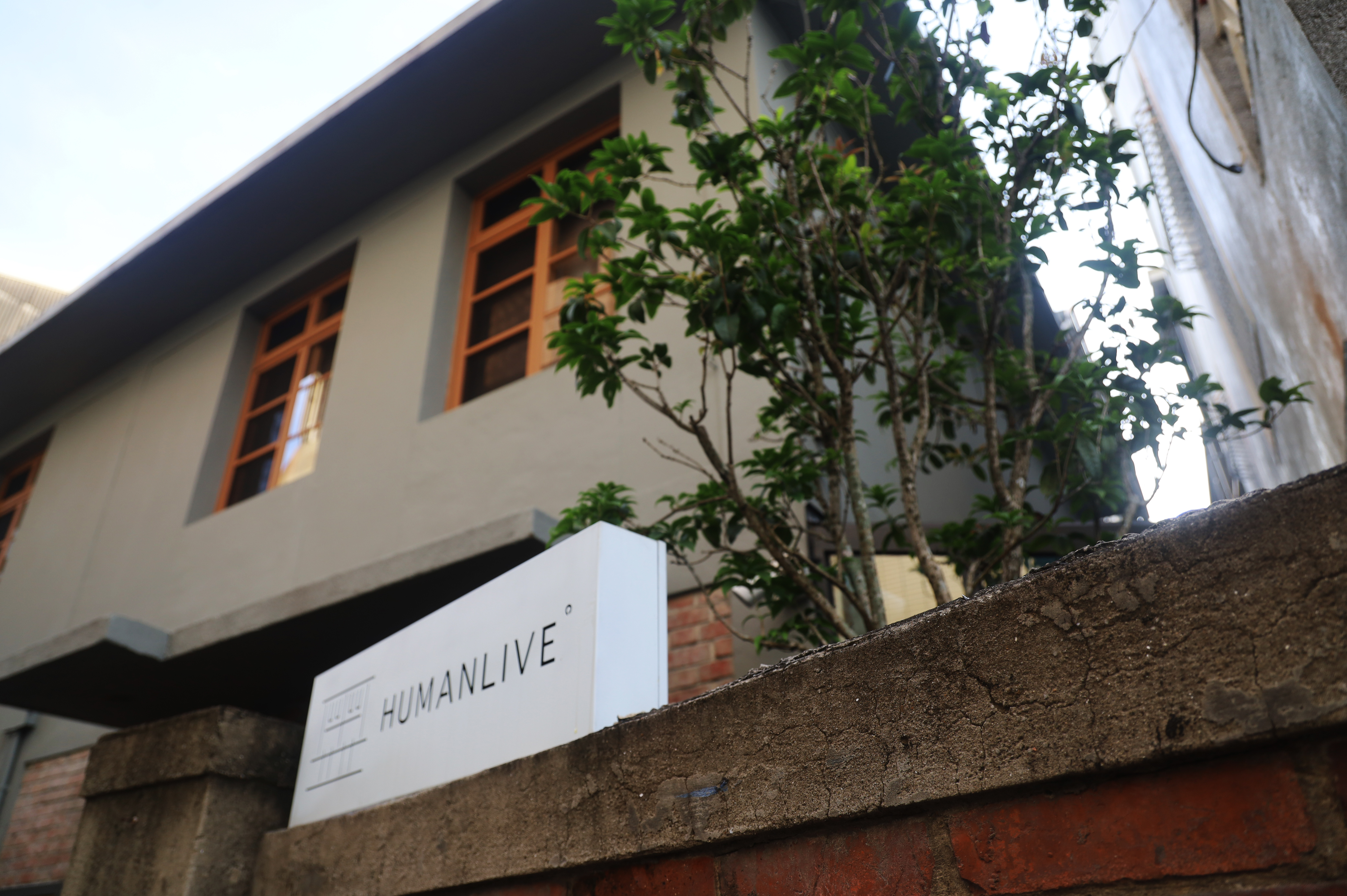 Humanlive-1
