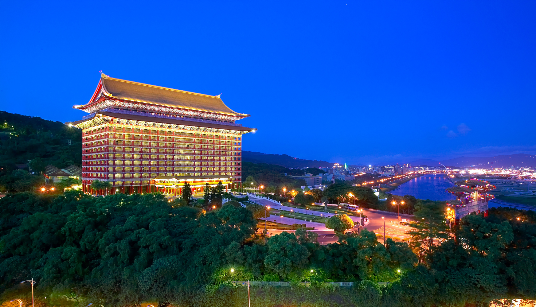 飯店外觀夜景