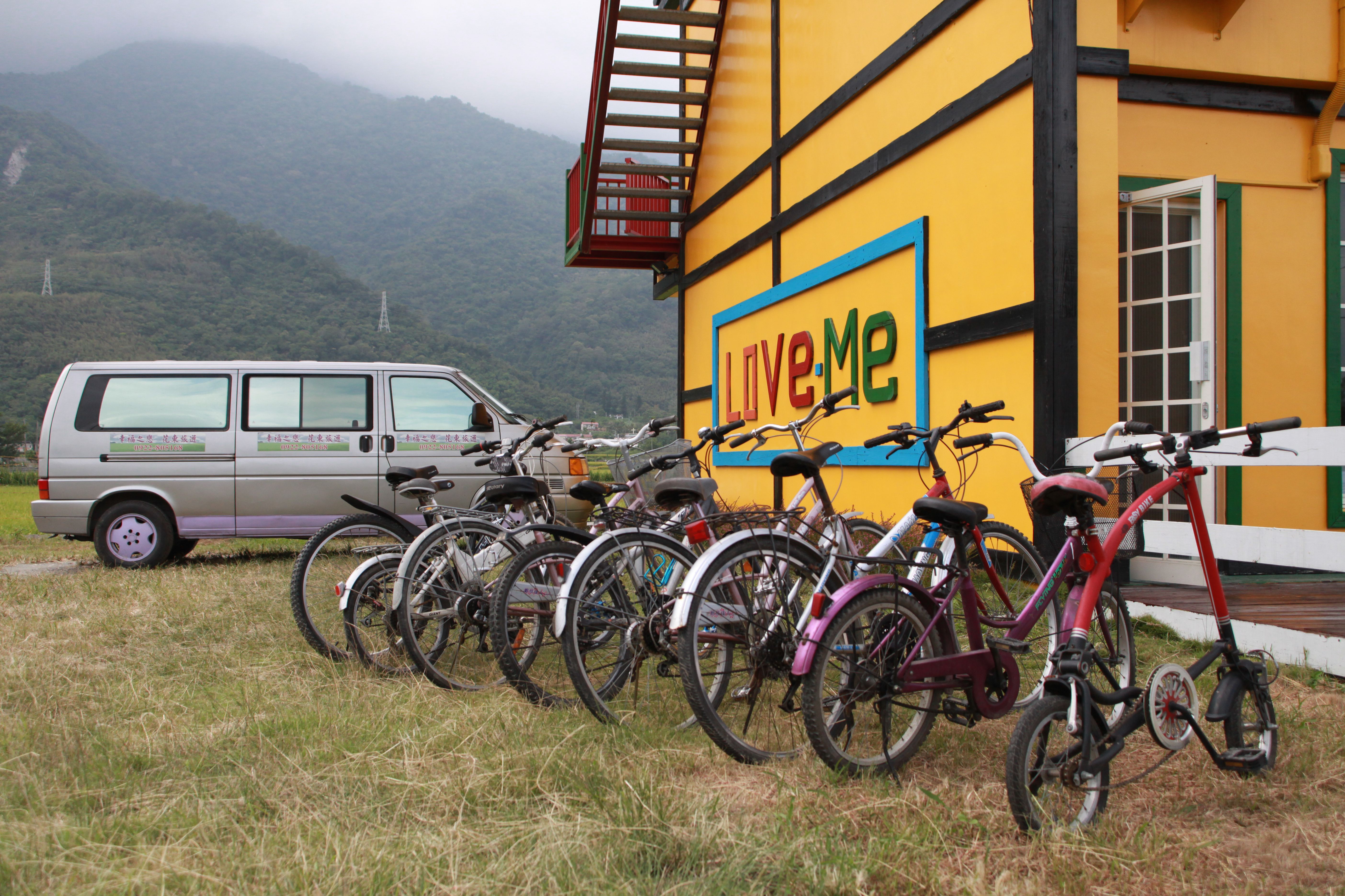 花田村提供包車之旅及免費腳踏車